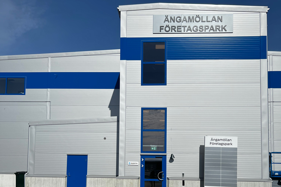 En öppen lokal i Ängamöllans företagspark. 