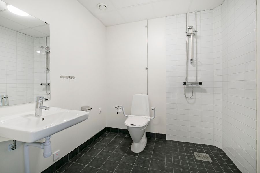 Mainstay BRF Kungsparken badrum med dusch.